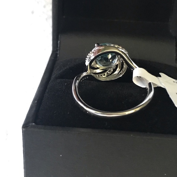 New Blue Topaz ring - Picture 4 of 15